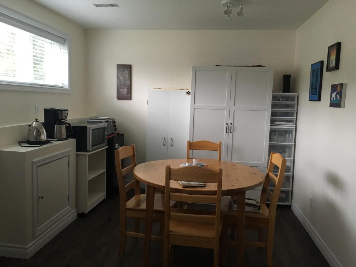 Polar Nights Bed & Breakfast Yellowknife Bagian luar foto
