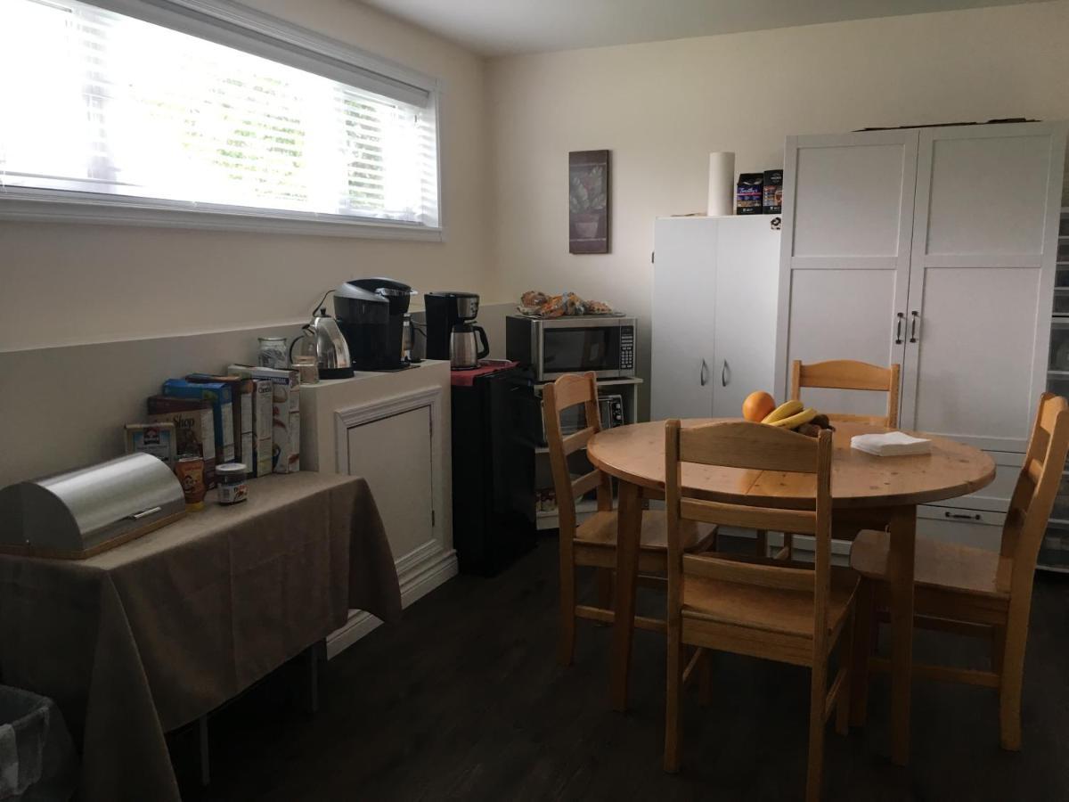 Polar Nights Bed & Breakfast Yellowknife Bagian luar foto