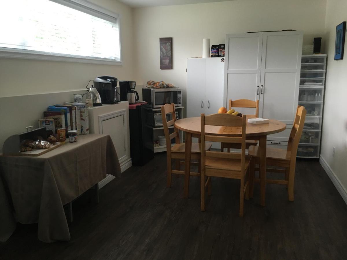 Polar Nights Bed & Breakfast Yellowknife Bagian luar foto
